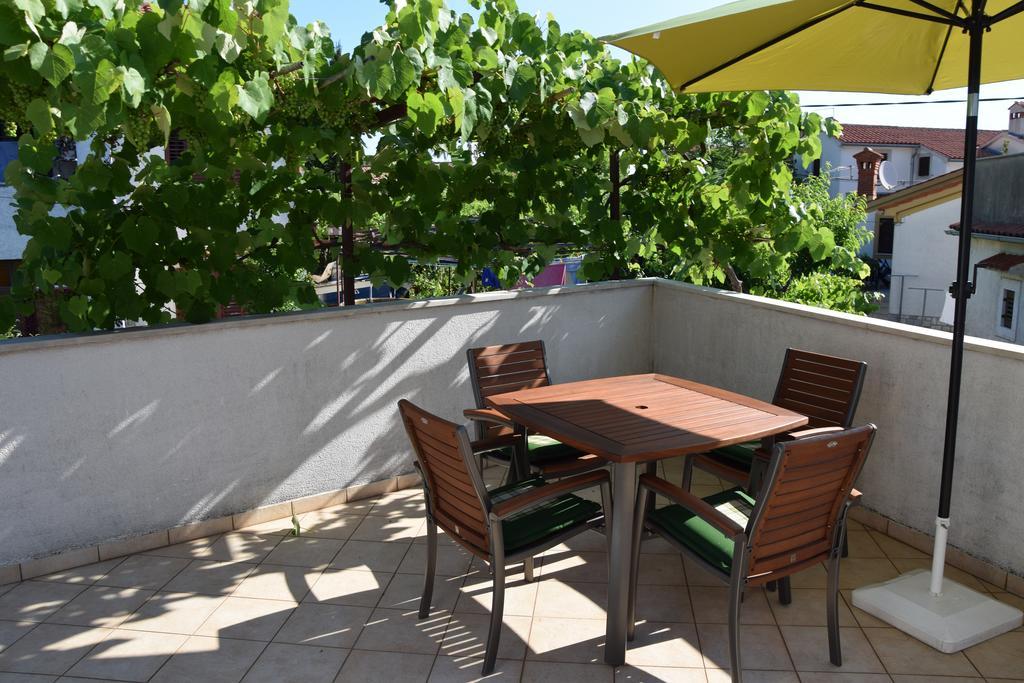 Apartment Marija With Terrace Brseč エクステリア 写真